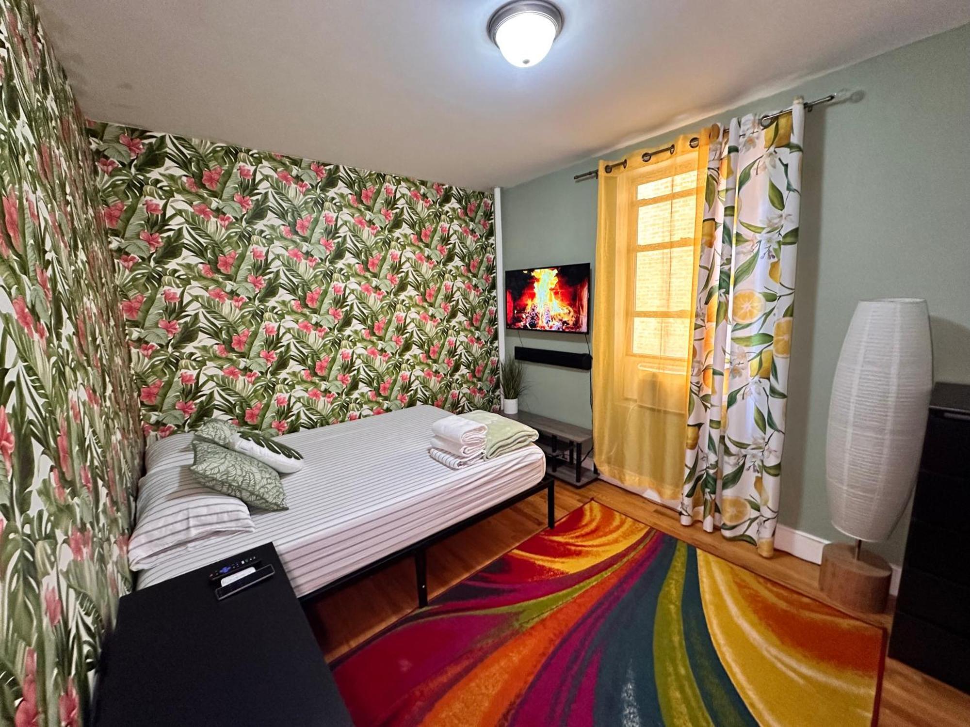 Tropical Comfort Room In Harlem Cozy Stay With Snacks & Style นิวยอร์ก ภายนอก รูปภาพ