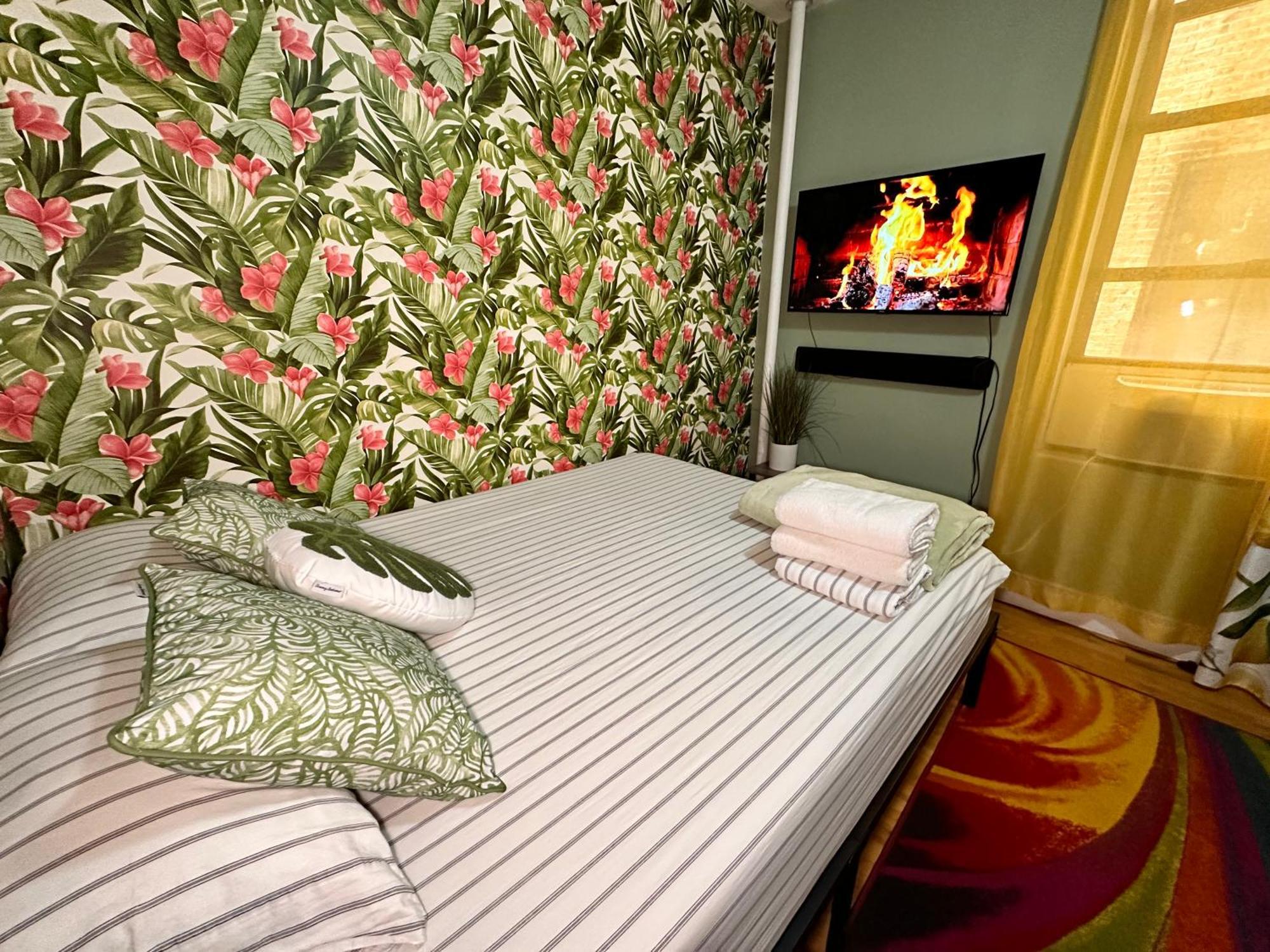Tropical Comfort Room In Harlem Cozy Stay With Snacks & Style นิวยอร์ก ภายนอก รูปภาพ