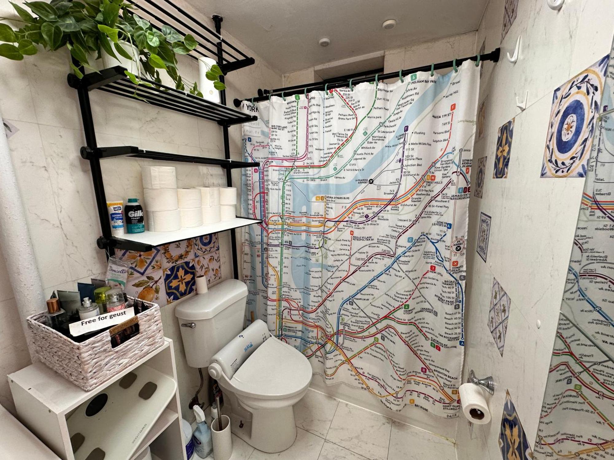 Tropical Comfort Room In Harlem Cozy Stay With Snacks & Style นิวยอร์ก ภายนอก รูปภาพ